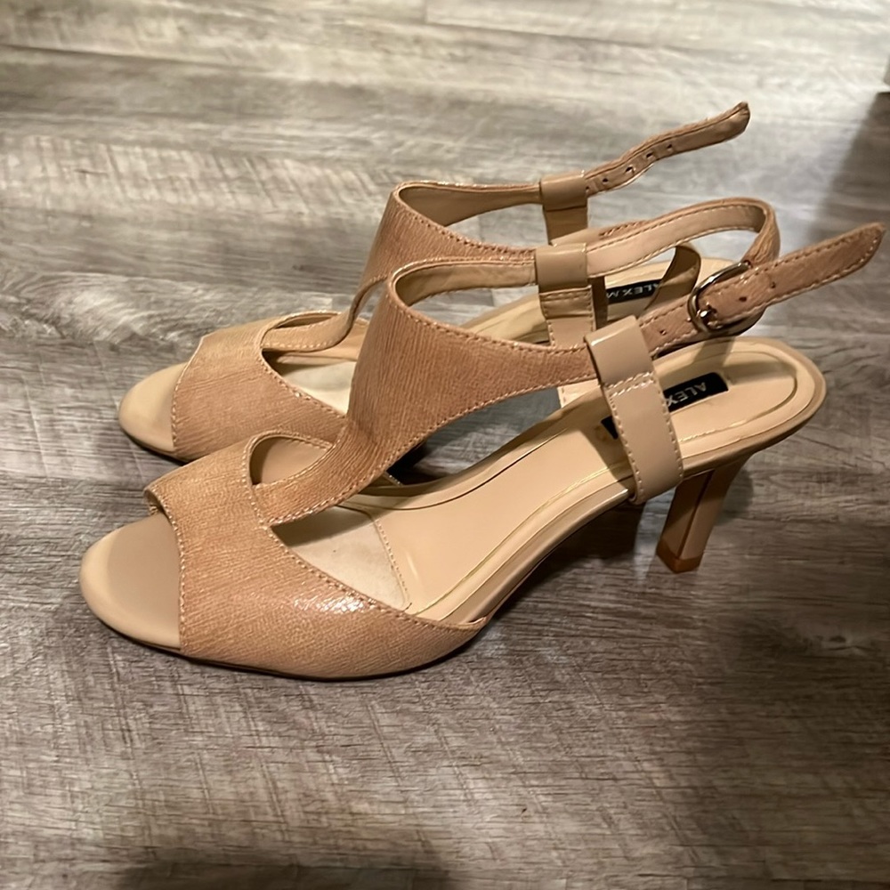 Alex Marie pumps